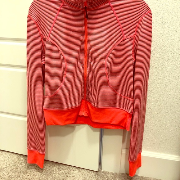 Zella Jackets & Blazers - Zella short waist, thumb holes zip up light jacket